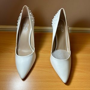 Mix No. 6 White Heels with Spikes Women’s 8